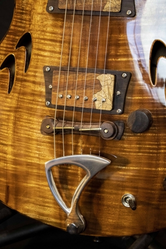 Mantis Guitar Bridge