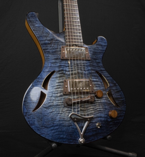 Blue-Mantis-body-close