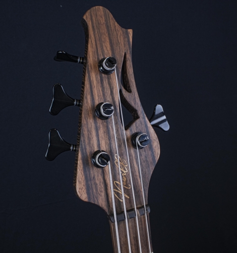 Cicada-4-String-Headstock