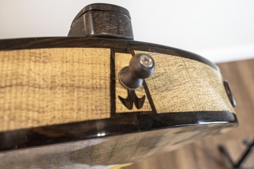 strap-button-and-back